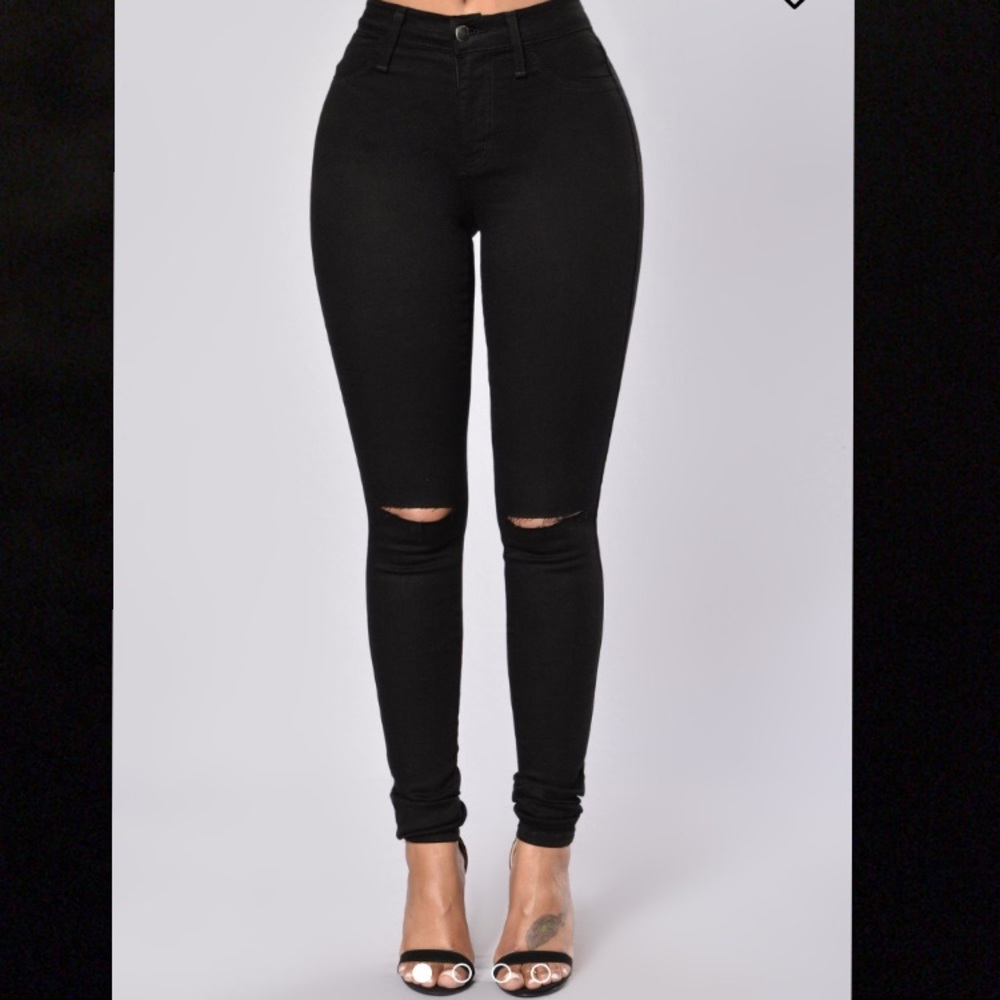 Fashion nova high waisted rip knee jeans